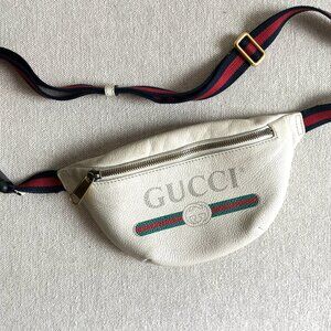 AUTH GUCCI Logo Grained Leather Belt Bag